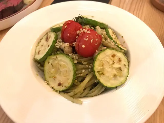 碎果仁青醬扁意粉伴烤雜菜