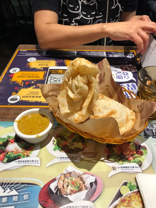 印度薄餅配黃咖哩汁