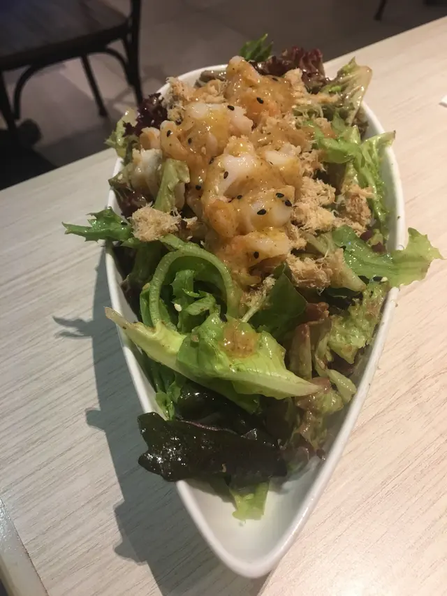 蝦肉蟹肉沙律配芝麻醬