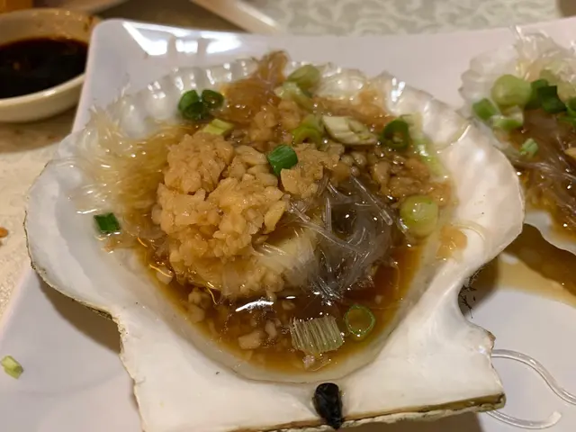 蒜蓉粉絲蒸元貝皇