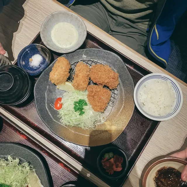 吉列豬柳拼生蠔定食