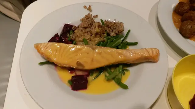 三文魚柳伴穀物