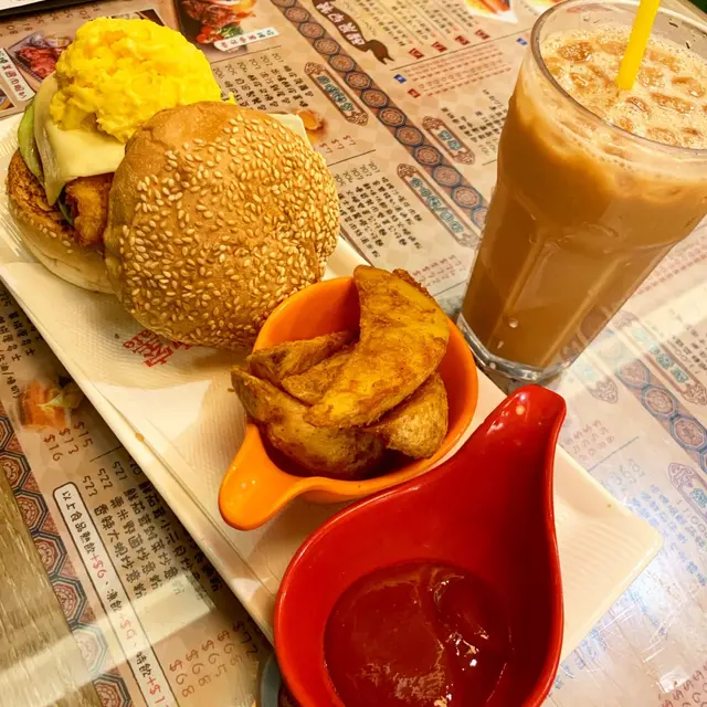 芝士炒蛋魚柳包伴薯皇