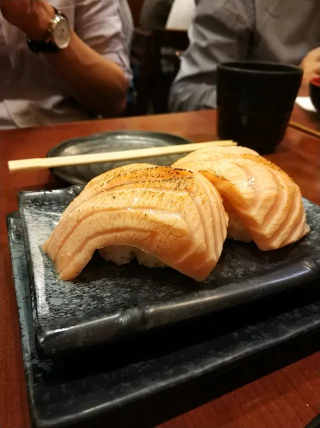 火炙三文魚腩壽司