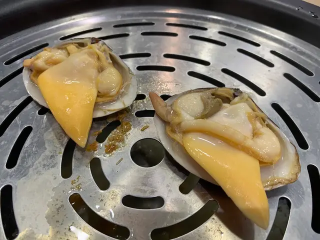 大大隻,
肉質鮮美,好juicy,
可以連埋湯汁一起吃,鮮甜味美~