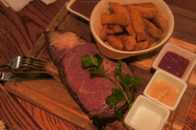 厚切烤美國頂級肉眼 (15oz) 配炸薯角