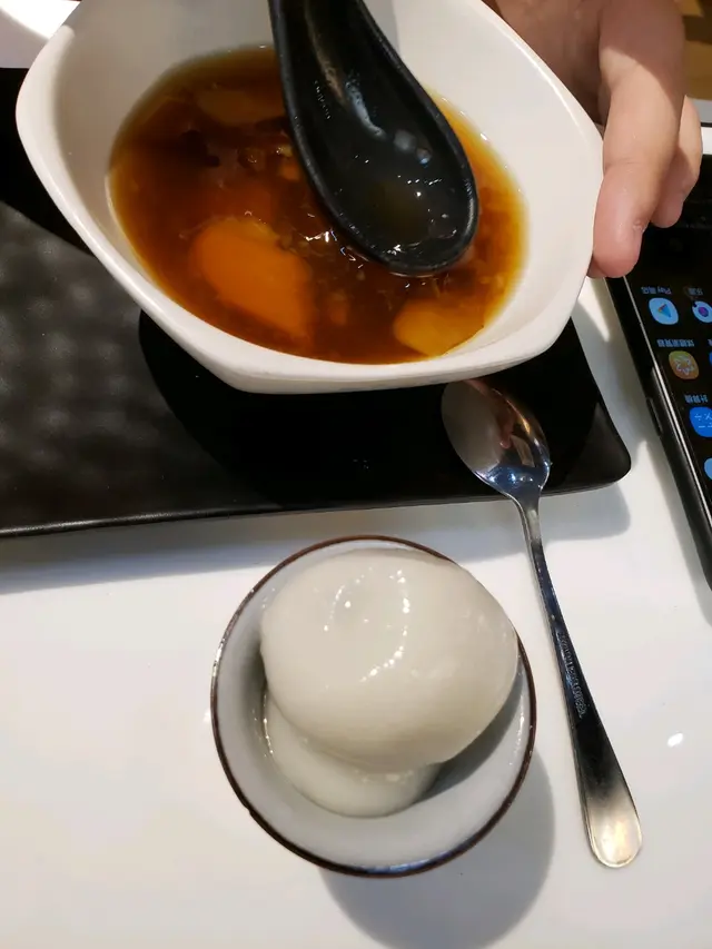 黑糖薑茶蕃薯糖水配湯圓