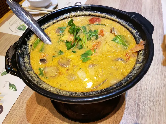 細份冬陰功，六個人每人勉強有一碗，味道不錯