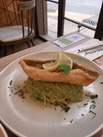 香煎鱸魚牛油果香草醬意粉