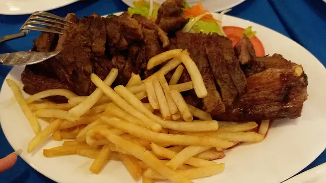 燒全條牛肋骨