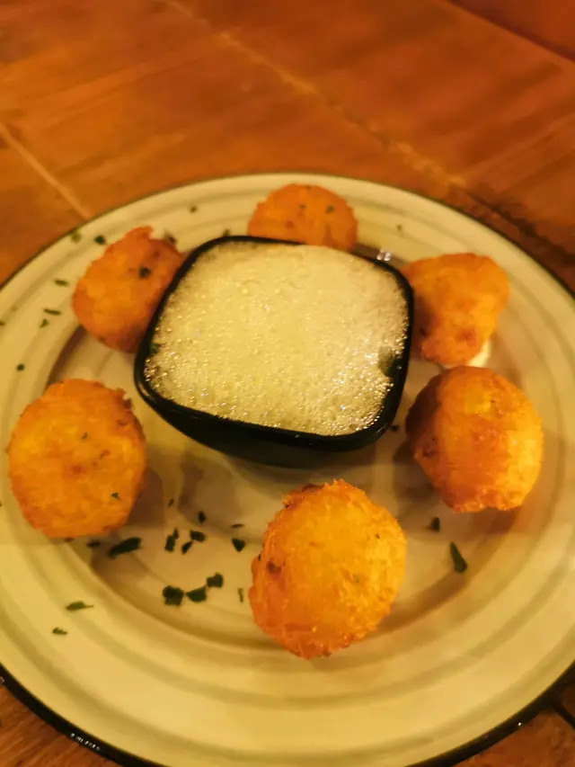 香脆魚球沾埋泡沫蜜糖正