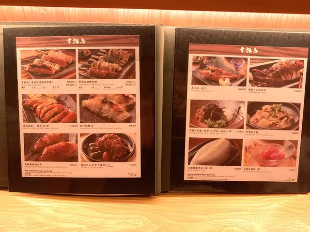 餐牌上的食物相當多，有佐酒小食、幸福燒物、雞類串燒、海鮮、和食、甜品等。