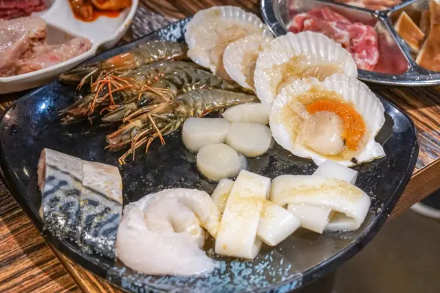 大蝦、扇貝、帶子、魷魚圈、鯖魚、龍脷魚片