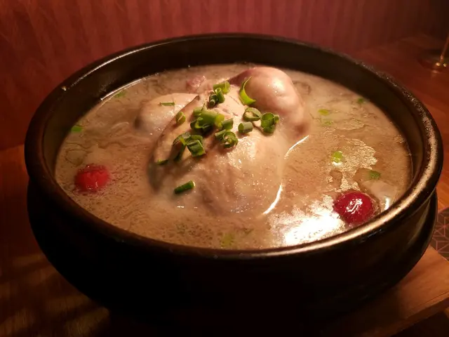 自家燉製人參雞湯