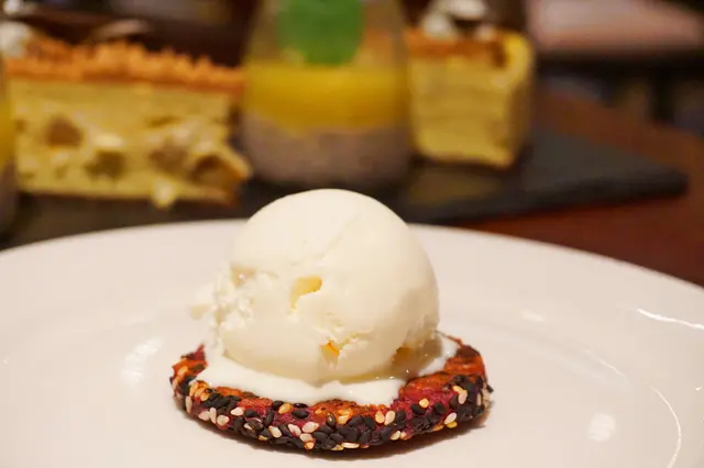 香煎沖繩紫薯餅配海鹽雪糕