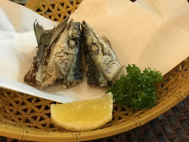 炸秋刀魚尾