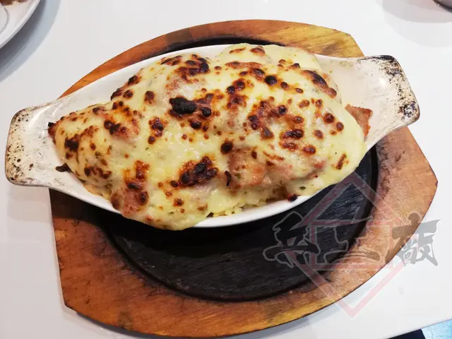 焗卡邦尼雞扒飯