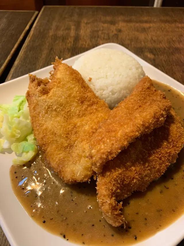 吉列魚柳飯拼黑椒汁