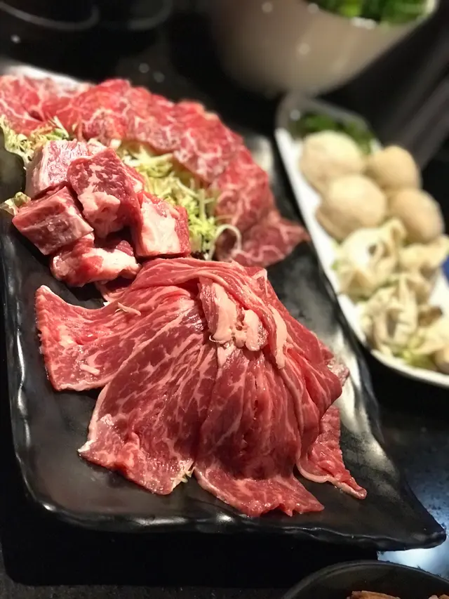 三拼分別係牛肉粒,手打牛肉同牛脊肉。手切手肉軟身,牛脊肉牛味濃。