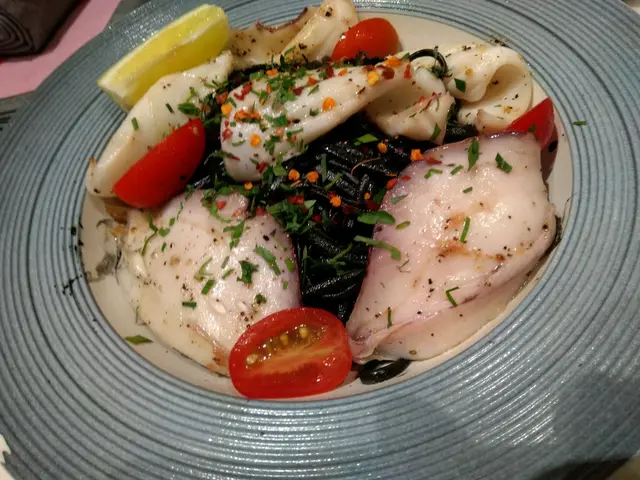 鮮魷魚火辣墨魚汁意粉