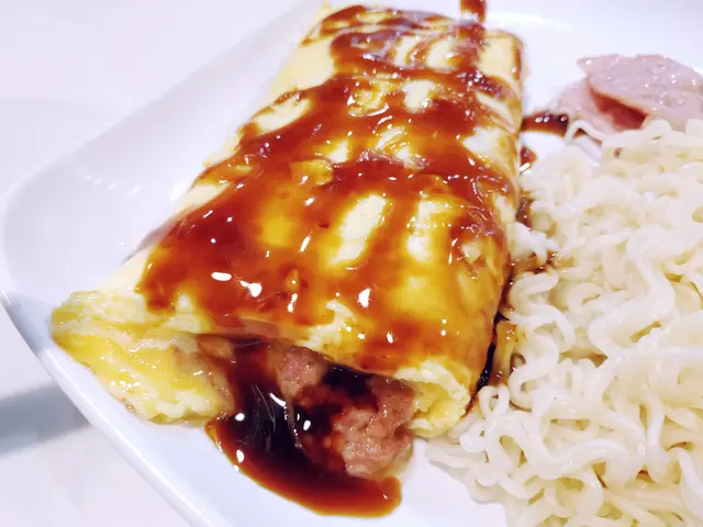 咸牛肉芝士玉子燒撈丁配煙肉