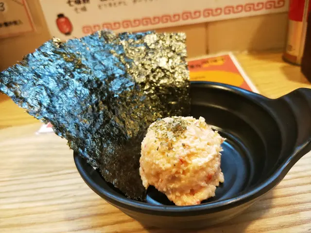 小龙虾蟹子沙律