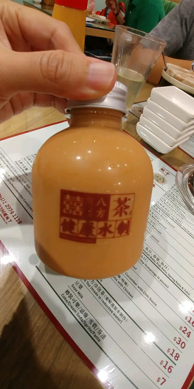 樽裝嘅香滑奶茶