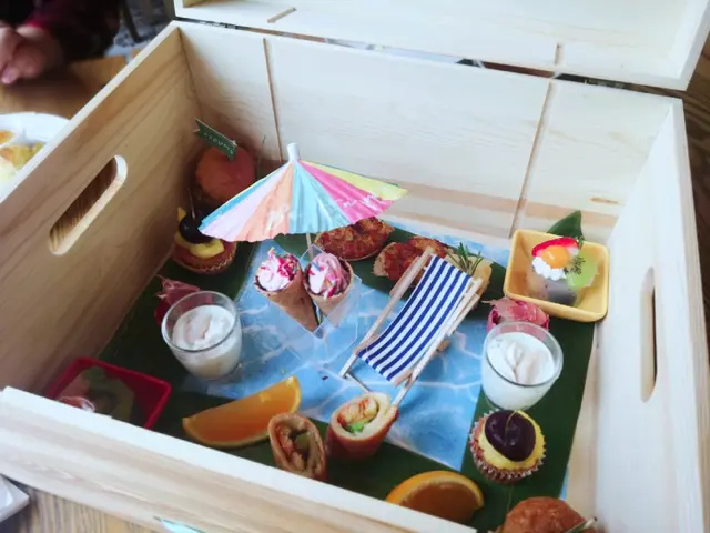 Afternoon tea set
