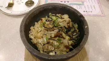 芝士馒鱼石锅饭