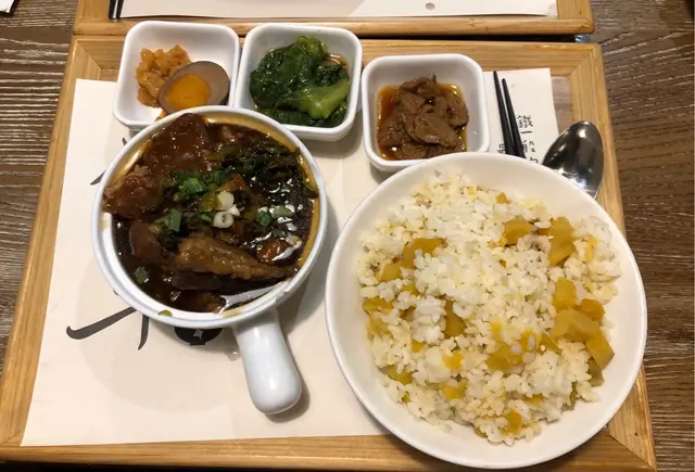 紅燒牛腩配黃金地瓜飯