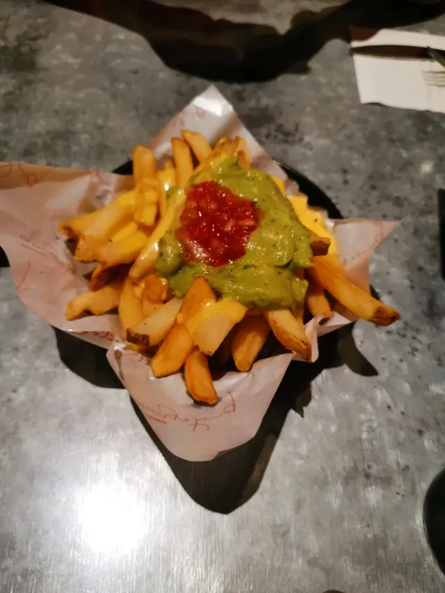 牛油果醬芝士薯條