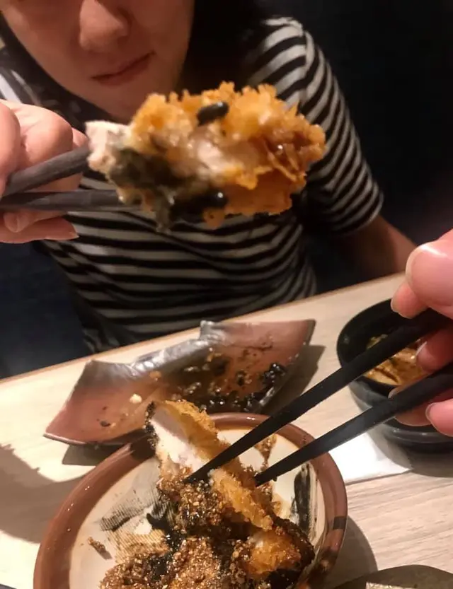 黑墨咖哩豬扒飯