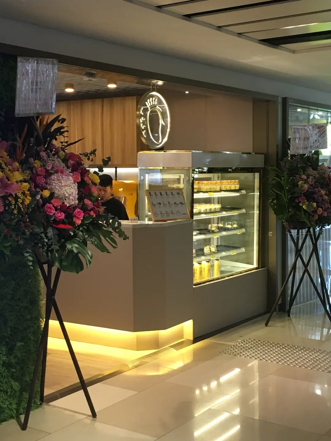 皇冠(呂宋芒)專門店 (荃灣千色匯I)