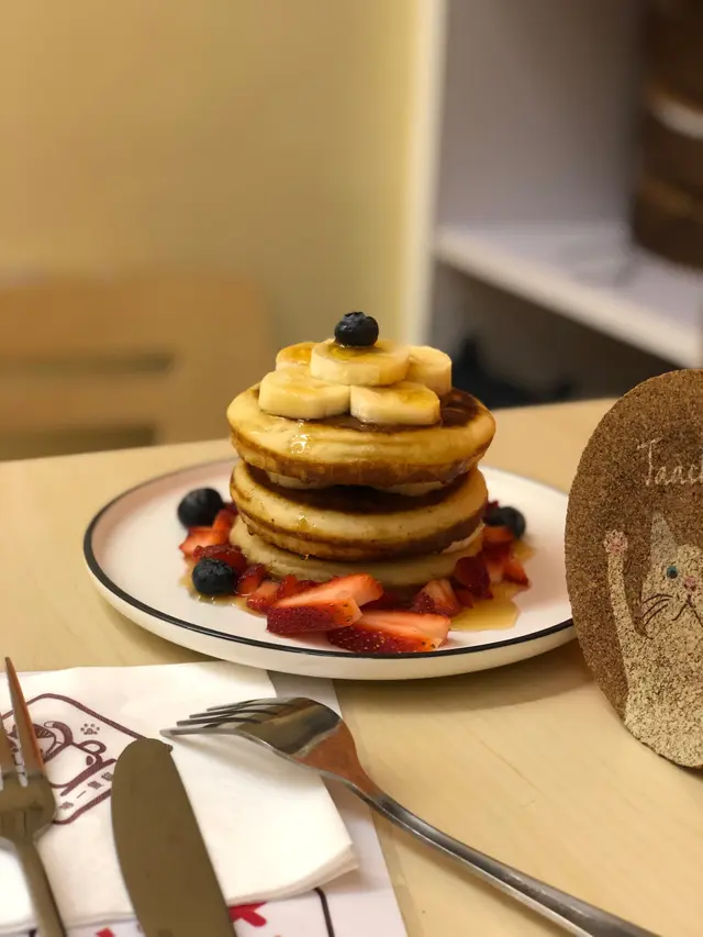 草莓香蕉班戟配蜂蜜