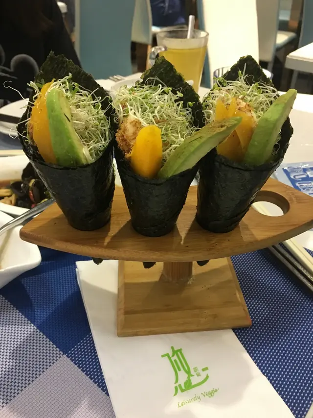 香芒牛油果苜蓿芽手卷