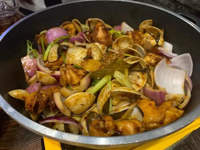 18禁卜卜蜆雞煲