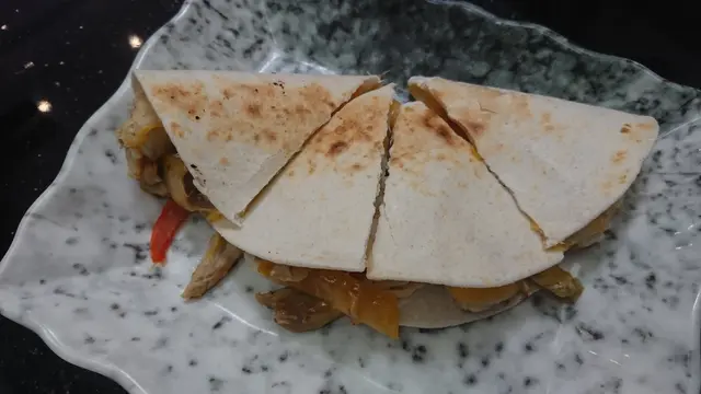 墨西哥薄餅芝士雞肉