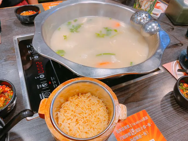 招牌花膠鯊魚骨膠原湯鍋