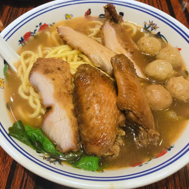 醬燒豬頸肉+瑞士雞奕+陳皮魚蛋油麵（腩汁湯底）