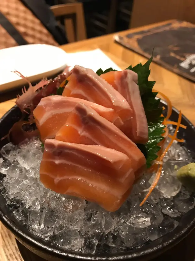 鮭魚刺身