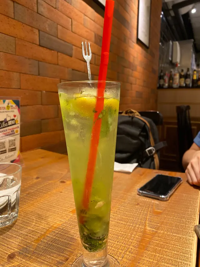 Fresh kiwi mojito (NA)