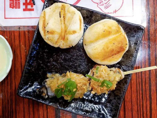 蒜蓉燒廣島蠔 (2隻) ($42);日本芝士年糕 ($38)