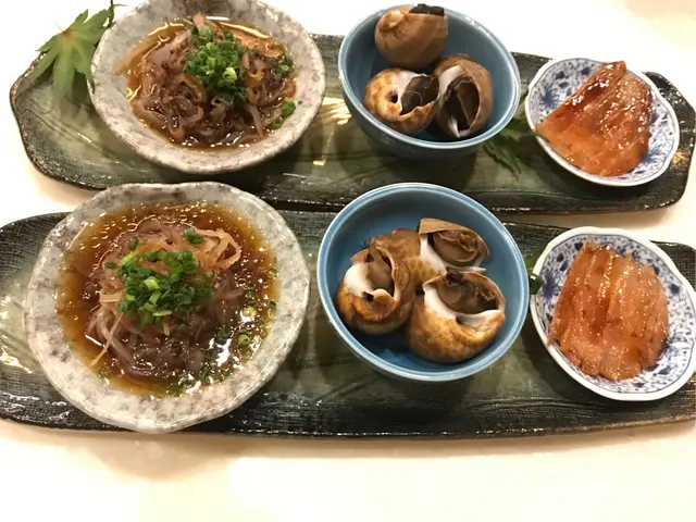 柑橘醋配海蜇，和風汁煮螺，河豚魚干