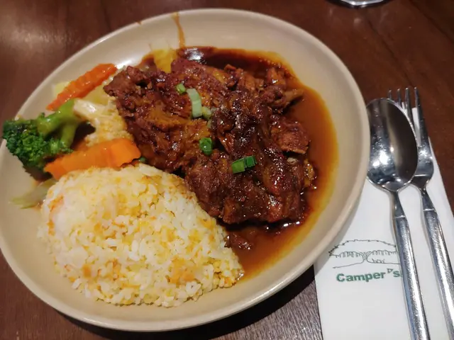 豬軟骨好入味又軟綿,咖哩野菜香噴噴,又新鮮蔬菜,好好食!