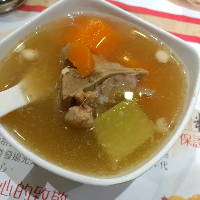 青紅蘿白豬骨湯