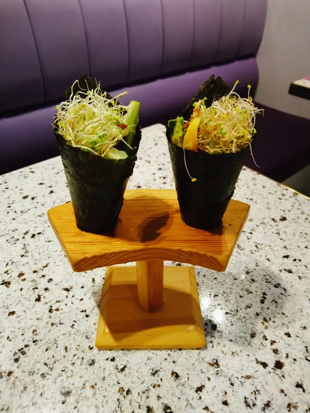 香芒牛油果苜蓿芽手卷;蘆荀素香鬆苜蓿芽手卷