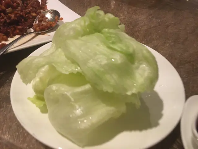 生菜包鴨崧  —   生菜