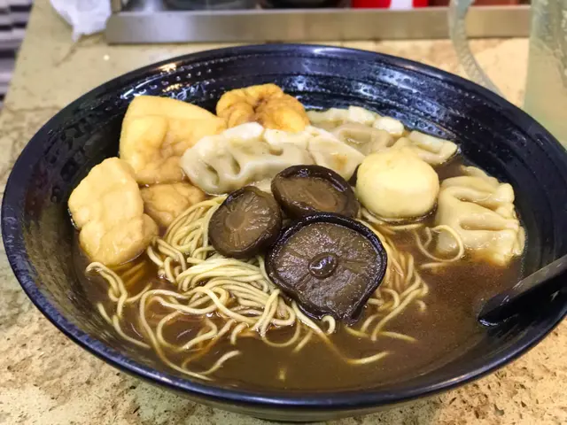 墨丸、招牌餃、豆卜、冬菇幼麵