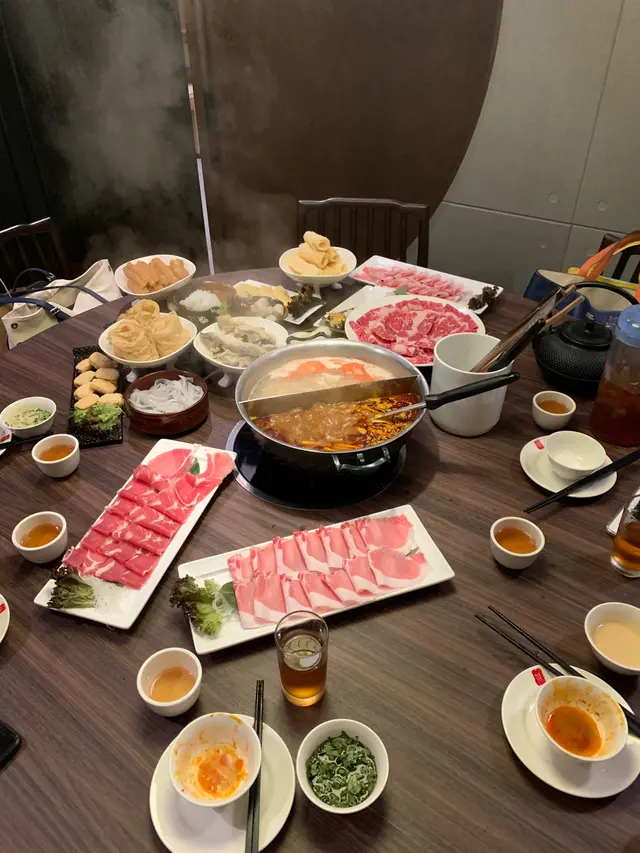 在VIP房吃火鍋 寧靜 舒服