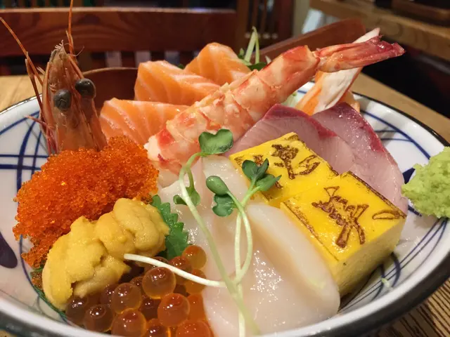 海膽魚生飯